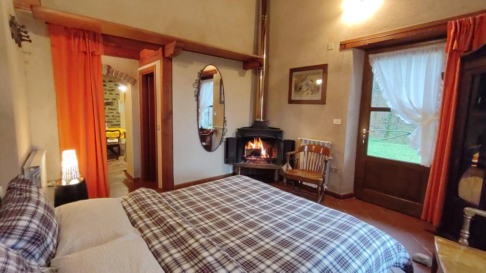 La Casa Del Sarto - Federicofarm Villa Pontremoli Bilik gambar